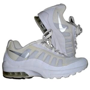Nike Womens Air Max Invigor Running Shoe Ladies Size 8 - White
